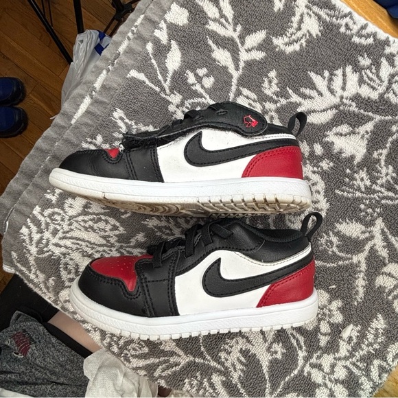 Jordan 1 Low ALT (PS) 'Bred Toe 2.0' White Black Red Hook & Loop 10C Nike Air - Picture 3 of 8